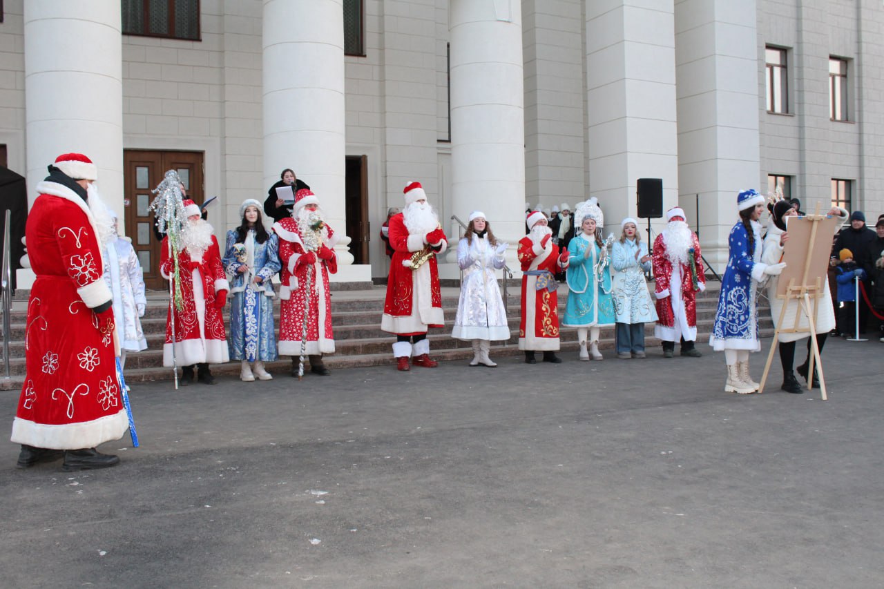 В нашем муниципалитете зажгли огни на главной ёлке — поделимся атмосферой праздника! В нашем муниципалитете зажгли огни на главной ёлке — поделимся атмосферой праздника!