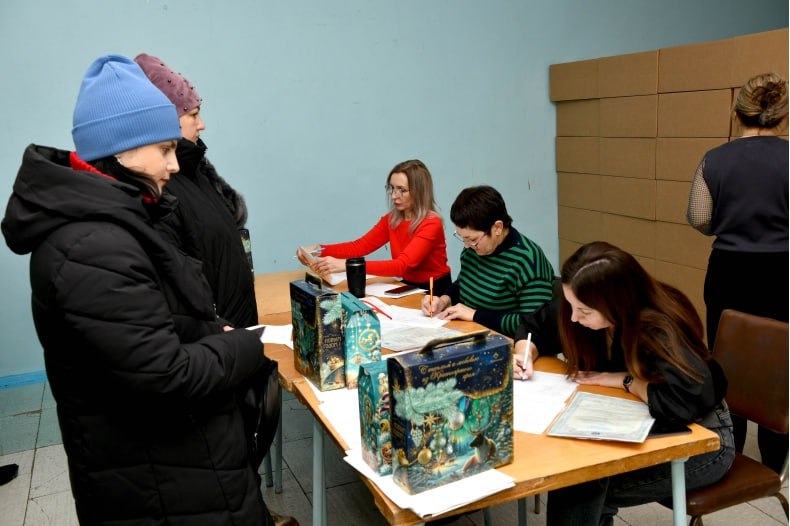 В Свердловском округе продолжается выдача подарков от Главы ЛНР и Губернатора Красноярского края В Свердловском округе продолжается выдача подарков от Главы ЛНР и Губернатора Красноярского края