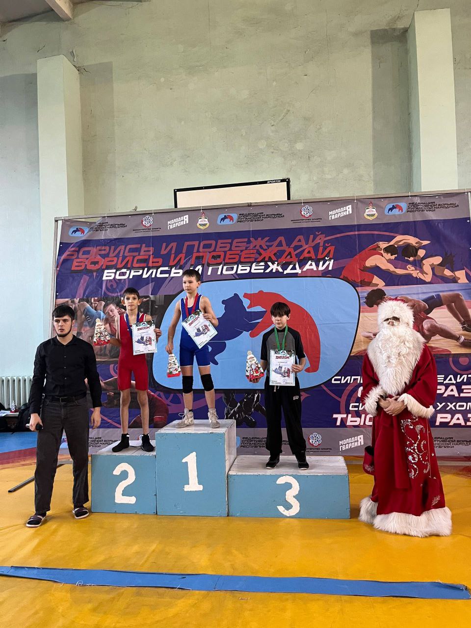 Триумф на Республиканском турнире: воспитанники Краснолучской ДЮСШ № 1 завоевали 13 медалей турнира «Новогоднее чудо» Триумф на Республиканском турнире: воспитанники Краснолучской ДЮСШ № 1 завоевали 13 медалей турнира «Новогоднее чудо»