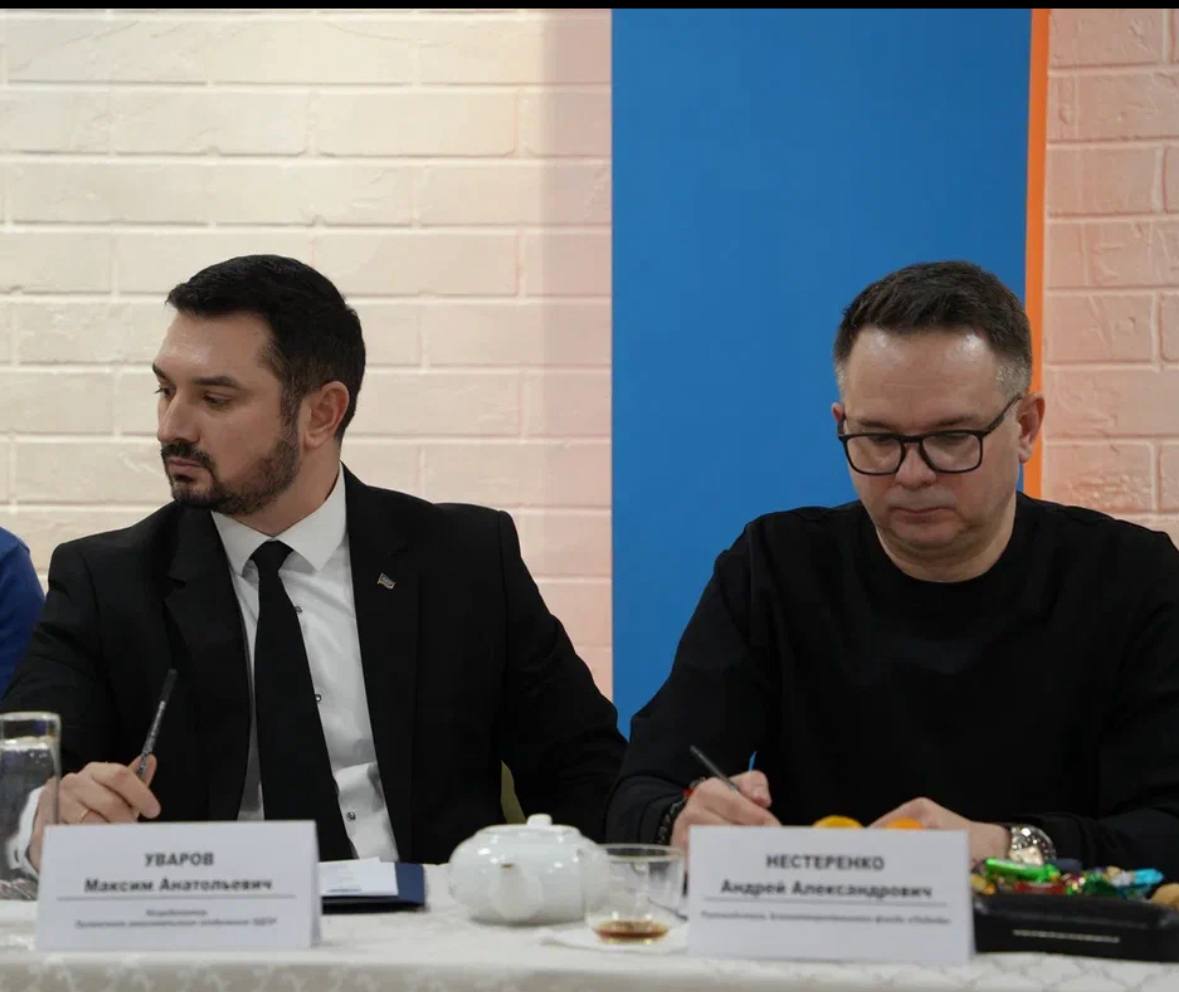 На встрече с людьми многолетнего подвига На встрече с людьми многолетнего подвига