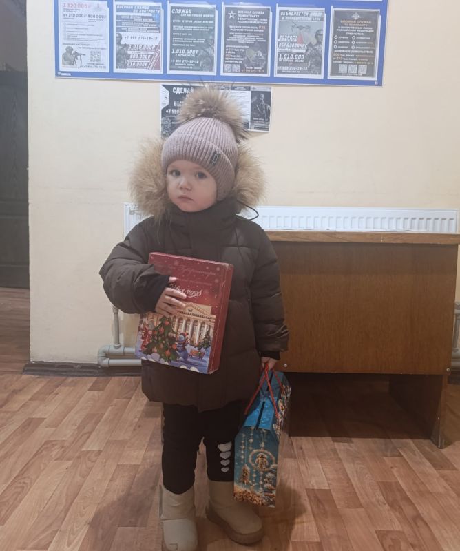 На Краснодонщине продолжается выдача новогодних подарков детям На Краснодонщине продолжается выдача новогодних подарков детям