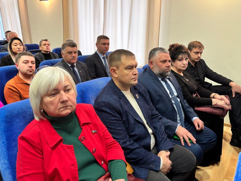 Денис Мирошниченко: Благополучие граждан и развитие республики – приоритет для каждого партийца Денис Мирошниченко: Благополучие граждан и развитие республики – приоритет для каждого партийца