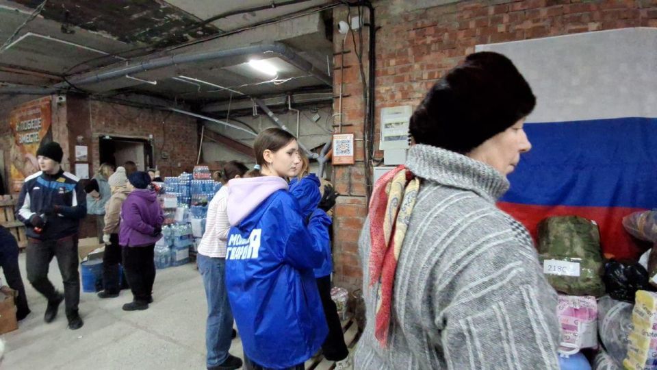 Молодогвардейцы Новосибирска приняли участие в погрузке гуманитарной помощи в ЛНР Молодогвардейцы Новосибирска приняли участие в погрузке гуманитарной помощи в ЛНР