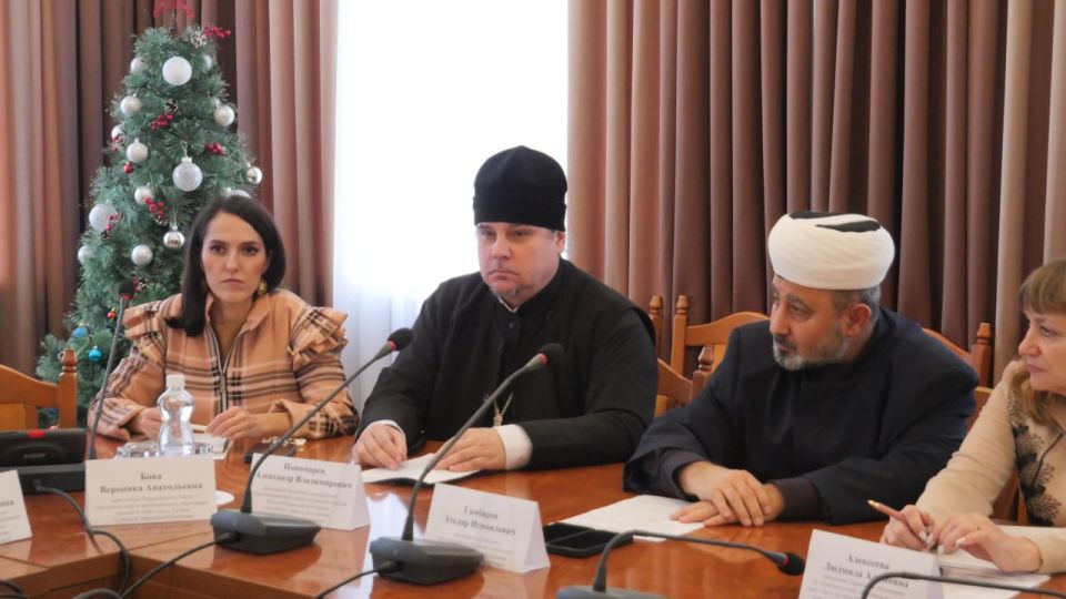 Члены Общественной палаты ЛНР приняли участие в заседании Экспертного совета по вопросам гармонизации межнациональных (межэтнических) и этноконфессиональных отношений г. Луганска Члены Общественной палаты ЛНР приняли участие в заседании Экспертного совета по вопросам гармонизации межнациональных (межэтнических) и этноконфессиональных отношений г. Луганска