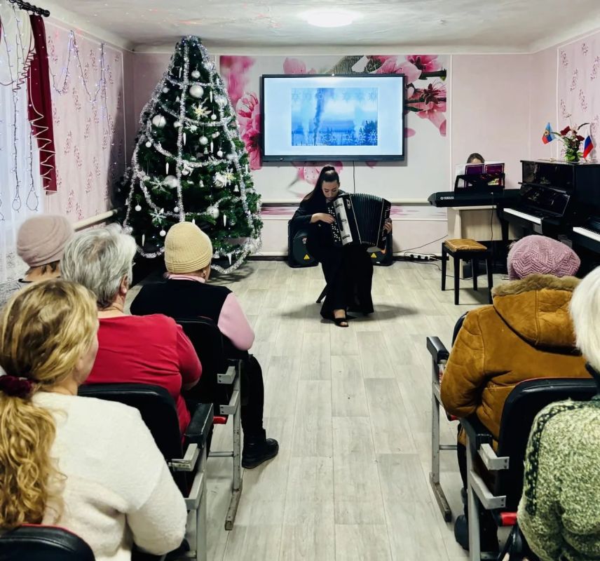 В Дьяковской музыкальной школе, в канун новогодних торжеств, состоялся концерт "Школа встречает друзей" для родных и близких героев СВО и всех желающих В Дьяковской музыкальной школе, в канун новогодних торжеств, состоялся концерт "Школа встречает друзей" для родных и близких героев СВО и всех желающих