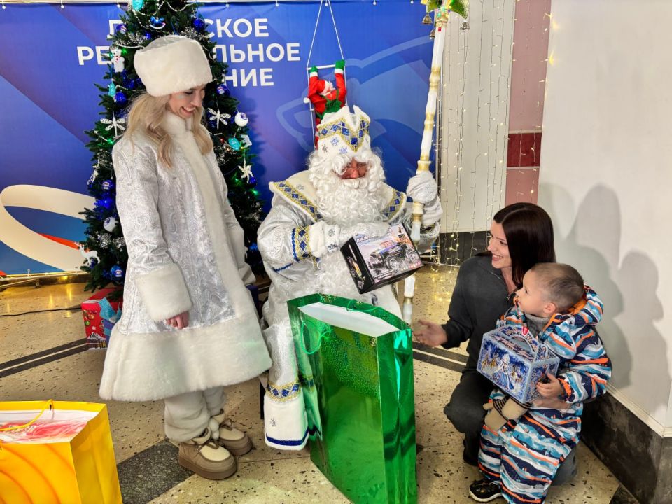 Депутат Госдумы Виктор Водолацкий исполнил мечту маленького Даниила из Луганска Депутат Госдумы Виктор Водолацкий исполнил мечту маленького Даниила из Луганска