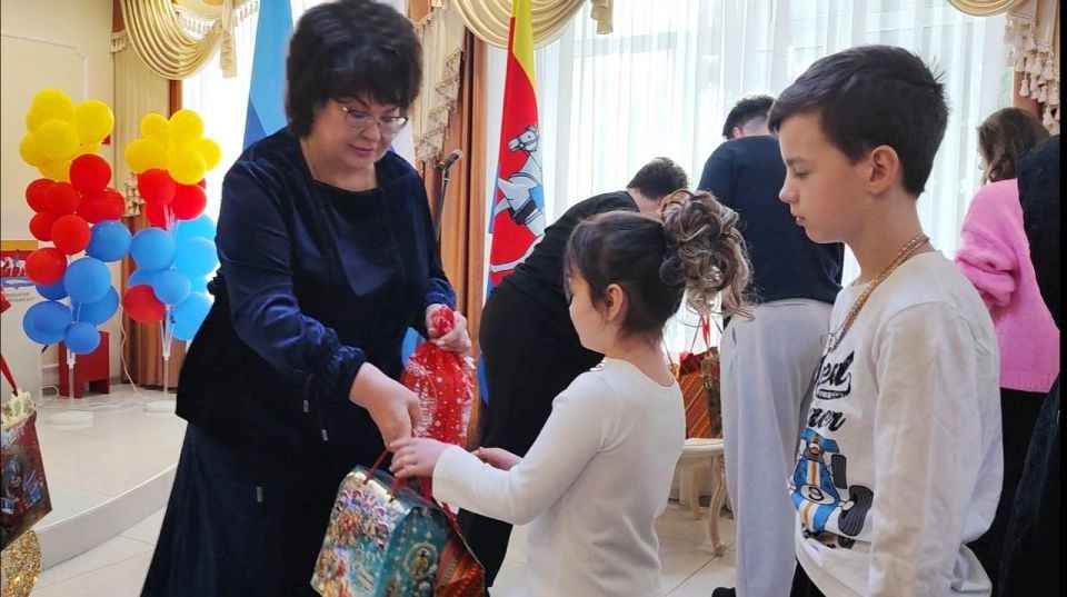 Марина Филиппова: С любовью и уважением: Новогодние поздравления детям погибших защитников Марина Филиппова: С любовью и уважением: Новогодние поздравления детям погибших защитников