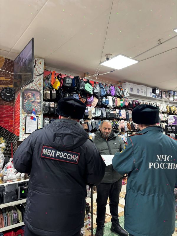 Отдел надзорной деятельности и профилактической работы по городу Кировску управления надзорной деятельности и профилактической работы ГУ МЧС России по Луганской Народной Республике совместно с сотрудниками ОМВД России... Отдел надзорной деятельности и профилактической работы по городу Кировску управления надзорной деятельности и профилактической работы ГУ МЧС России по Луганской Народной Республике совместно с сотрудниками ОМВД России...