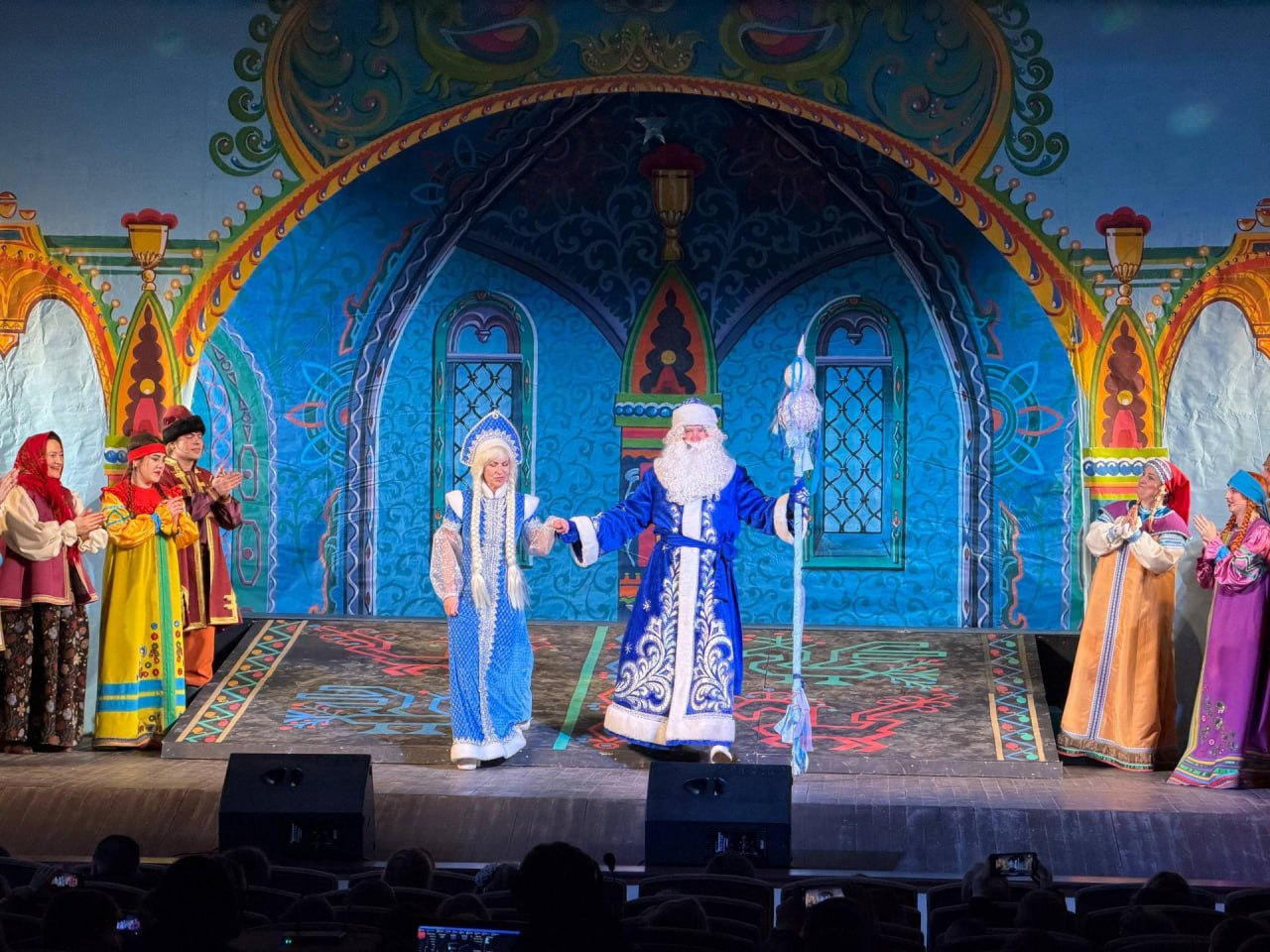 Для более 600 детей подшефных Татарстану городов Лисичанска и Рубежного состоялись праздничные концерты-мюзиклы Для более 600 детей подшефных Татарстану городов Лисичанска и Рубежного состоялись праздничные концерты-мюзиклы