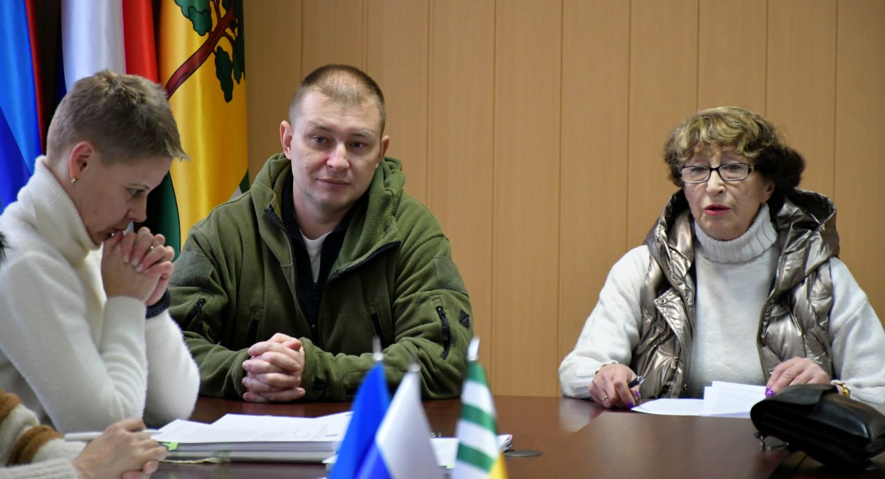 Евгений Шаталин: По приглашению председателя Совета городского округа города Рубежное Нелли Задираки принял участие в обсуждении и утверждении городского бюджета на следующий год Евгений Шаталин: По приглашению председателя Совета городского округа города Рубежное Нелли Задираки принял участие в обсуждении и утверждении городского бюджета на следующий год