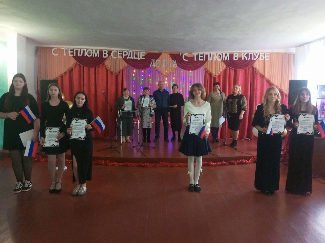 В клубе «Дельта» пос. Бугаевка состоялся долгожданный отчетный концерт творческих коллективов под названием «С теплом в сердце, с теплом в клубе»