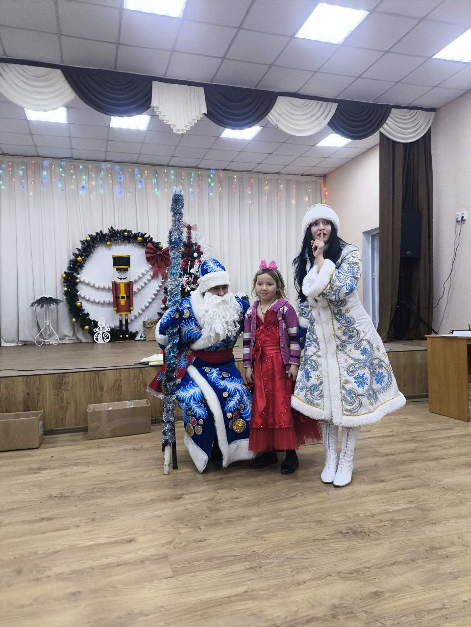 Новогодний праздник для воспитанников Белокуракинского отделения реабилитации организовали сотрудники Дома творчества Новогодний праздник для воспитанников Белокуракинского отделения реабилитации организовали сотрудники Дома творчества