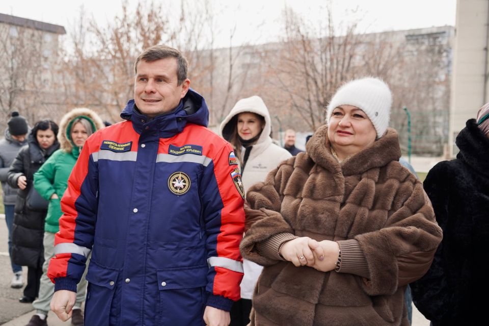 Десант добра продолжает радовать детей Луганска Десант добра продолжает радовать детей Луганска