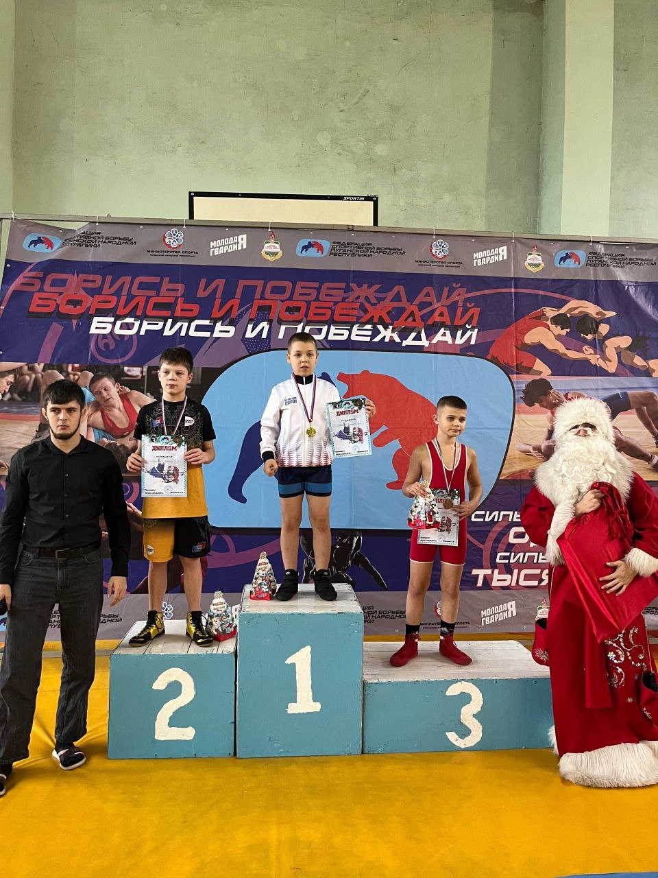 Триумф на Республиканском турнире: воспитанники Краснолучской ДЮСШ № 1 завоевали 13 медалей турнира «Новогоднее чудо» Триумф на Республиканском турнире: воспитанники Краснолучской ДЮСШ № 1 завоевали 13 медалей турнира «Новогоднее чудо»