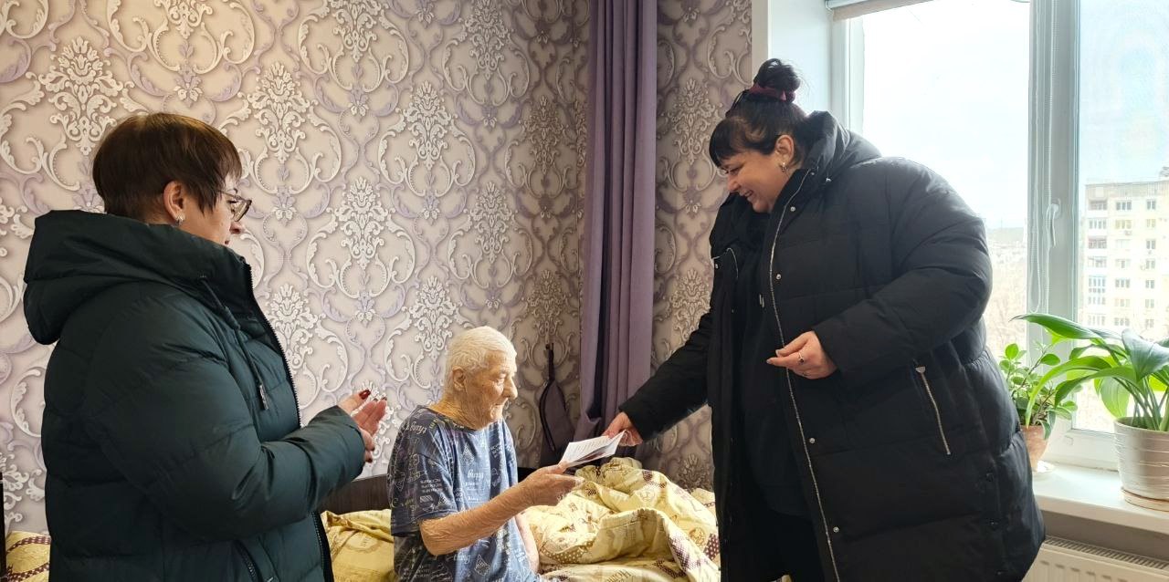 В городе Рубежное чествовали долгожительницу Валентину Калугину, которой исполнилось 95 лет В городе Рубежное чествовали долгожительницу Валентину Калугину, которой исполнилось 95 лет