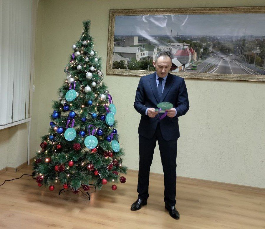 Ежегодно с 2018 года в Российской Федерации под Новый год проходит Всероссийская акция «Елка желаний» Ежегодно с 2018 года в Российской Федерации под Новый год проходит Всероссийская акция «Елка желаний»
