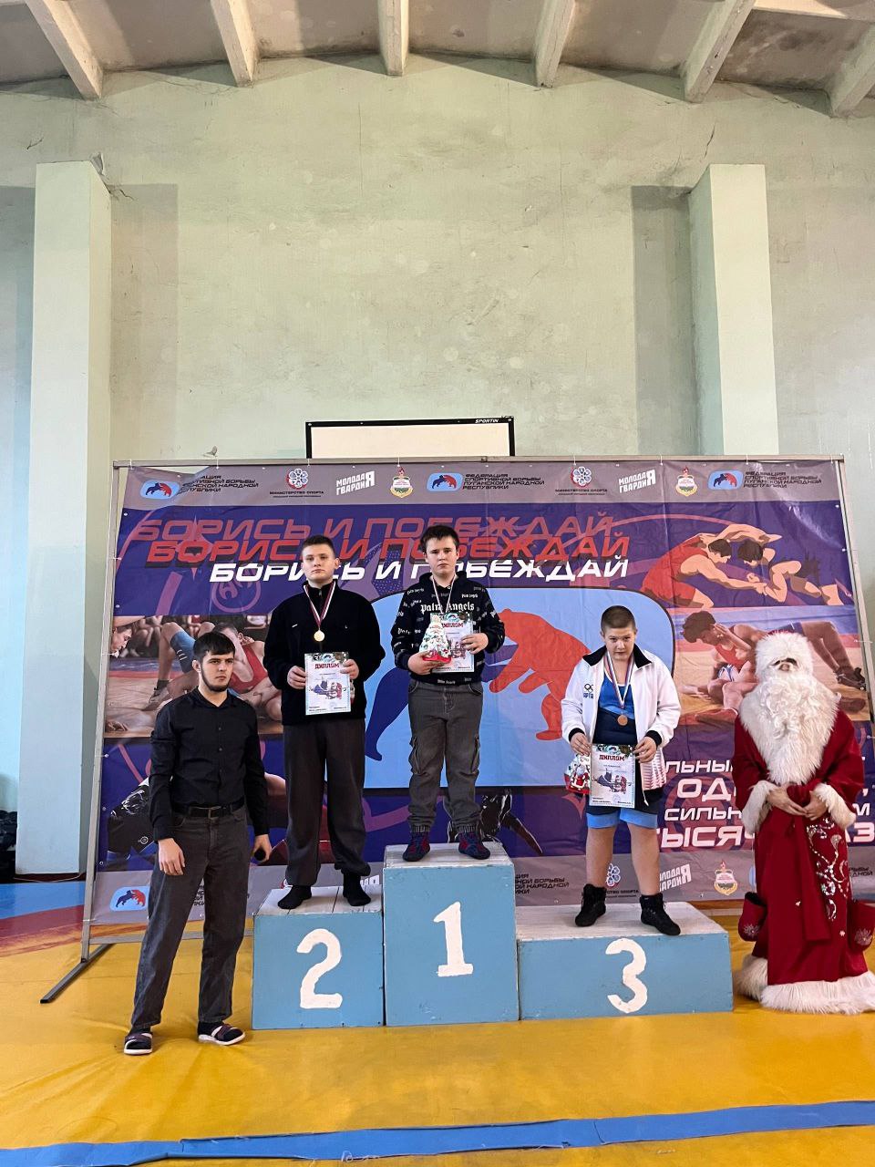 Триумф на Республиканском турнире: воспитанники Краснолучской ДЮСШ № 1 завоевали 13 медалей турнира «Новогоднее чудо» Триумф на Республиканском турнире: воспитанники Краснолучской ДЮСШ № 1 завоевали 13 медалей турнира «Новогоднее чудо»