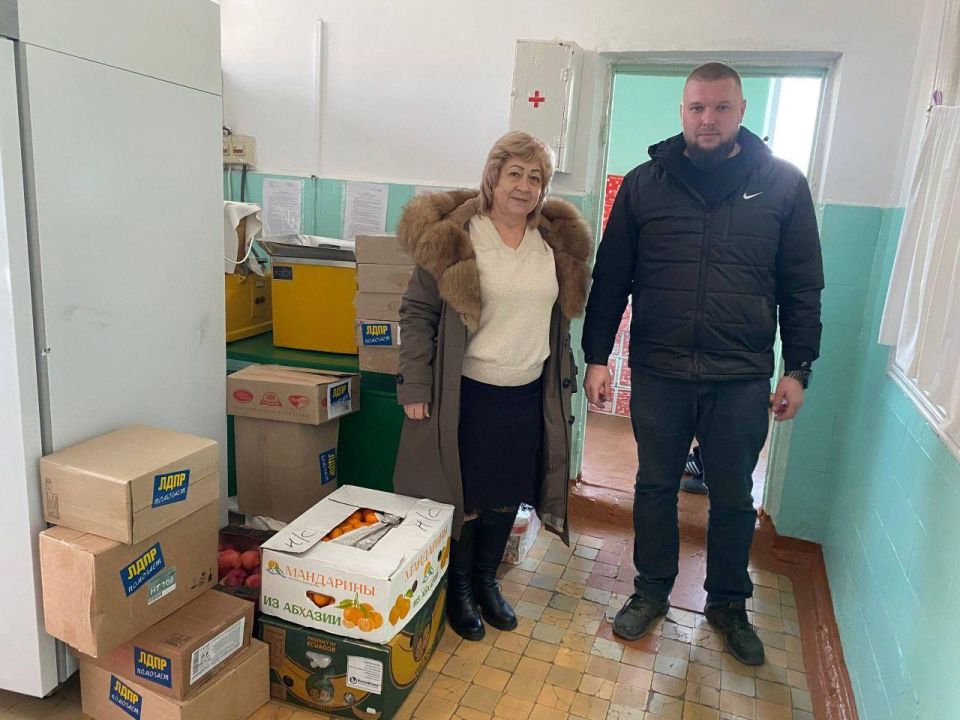 Три детских дома в Стаханове, Червонопартизанске и селе Бирюково Свердловского муниципалитета получили около двух тонн гуманитарной помощи к Новому году Три детских дома в Стаханове, Червонопартизанске и селе Бирюково Свердловского муниципалитета получили около двух тонн гуманитарной помощи к Новому году