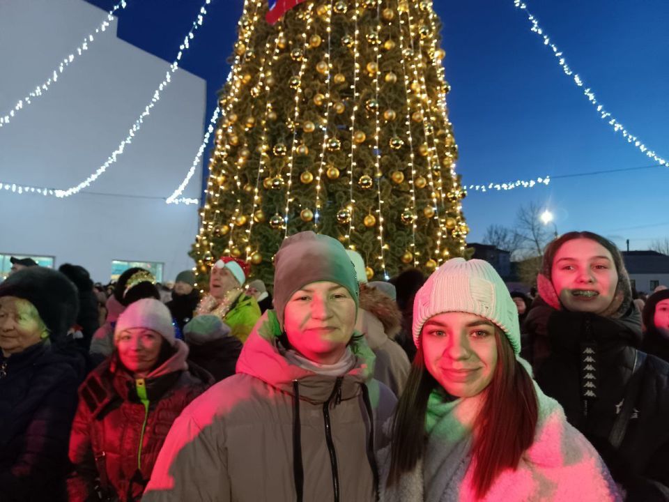 Сегодня в городском округе город Ровеньки состоялось открытие городской Новогодней елки! Сегодня в городском округе город Ровеньки состоялось открытие городской Новогодней елки!
