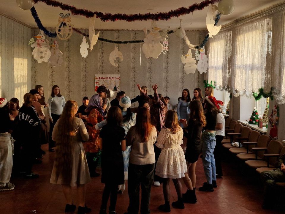 Новогодняя вечеринка в "Станично-Луганской средней школе имени Грекова П.М." для учеников 8-11 классов, прошедшая 24 декабря 2025 года! Новогодняя вечеринка в "Станично-Луганской средней школе имени Грекова П.М." для учеников 8-11 классов, прошедшая 24 декабря 2025 года!