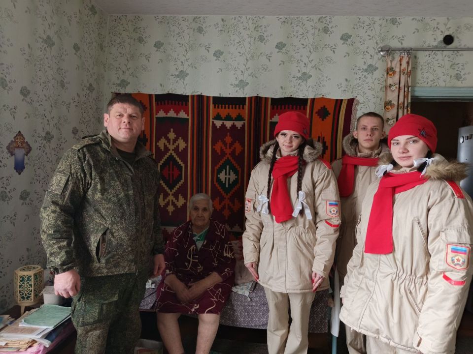 Поздравления с наступающим Новым годом от Юнармейцев Брянковской специализированной школы №1: дарим тепло ветеранам! Поздравления с наступающим Новым годом от Юнармейцев Брянковской специализированной школы №1: дарим тепло ветеранам!