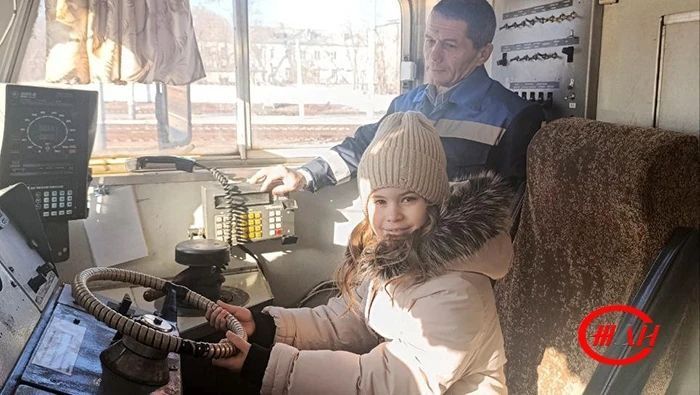 В Луганском филиале ФГУП «ЖДН» осуществили новогоднюю мечту Вики из пгт В Луганском филиале ФГУП «ЖДН» осуществили новогоднюю мечту Вики из пгт