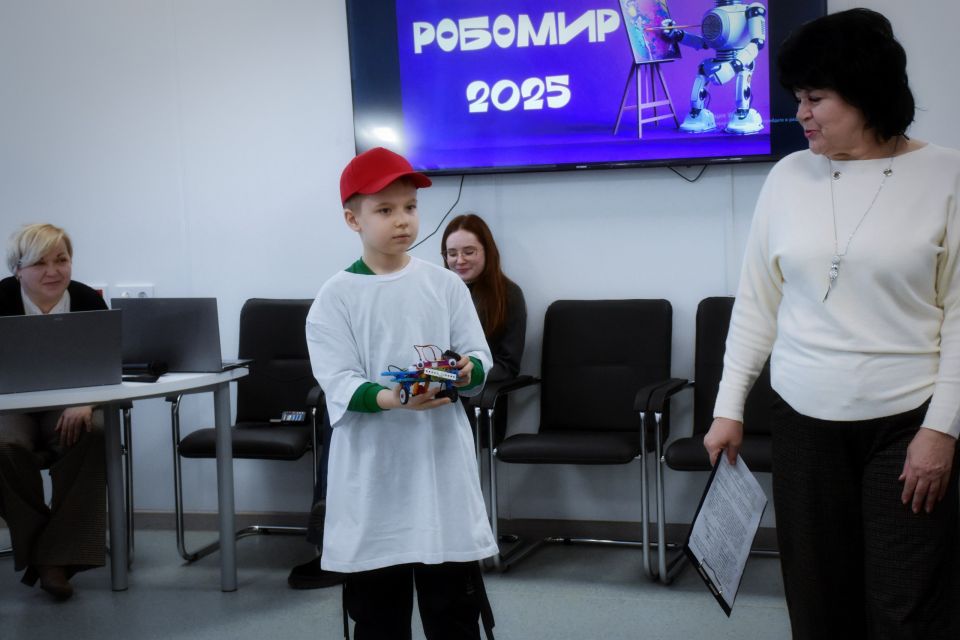 РОБОМИР 2025. На днях в нашем центре прошёл первый муниципальный фестиваль робототехники «РобоМир — 2025», собравший любителей технологий и будущих инженеров РОБОМИР 2025. На днях в нашем центре прошёл первый муниципальный фестиваль робототехники «РобоМир — 2025», собравший любителей технологий и будущих инженеров
