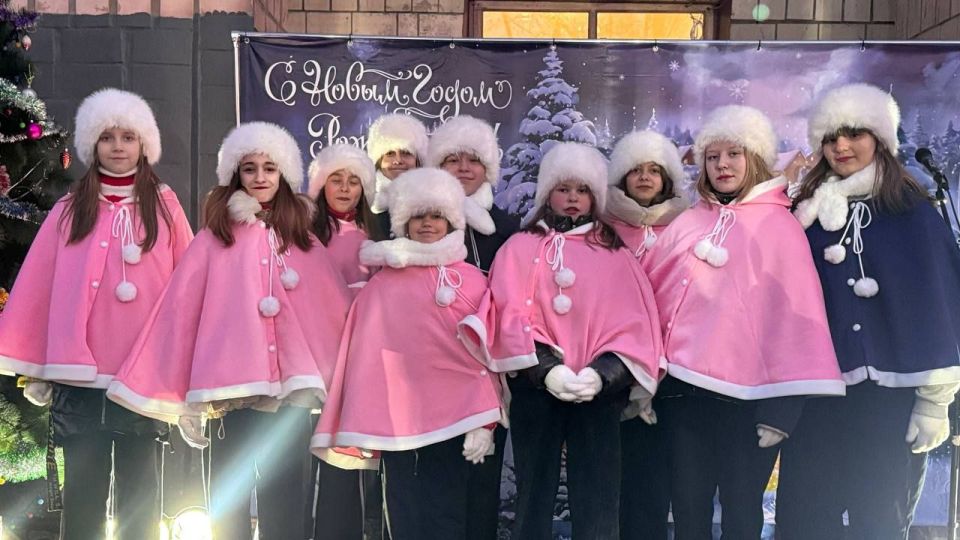 Сегодня в Ровеньках торжественно стартовали новогодние праздники Сегодня в Ровеньках торжественно стартовали новогодние праздники