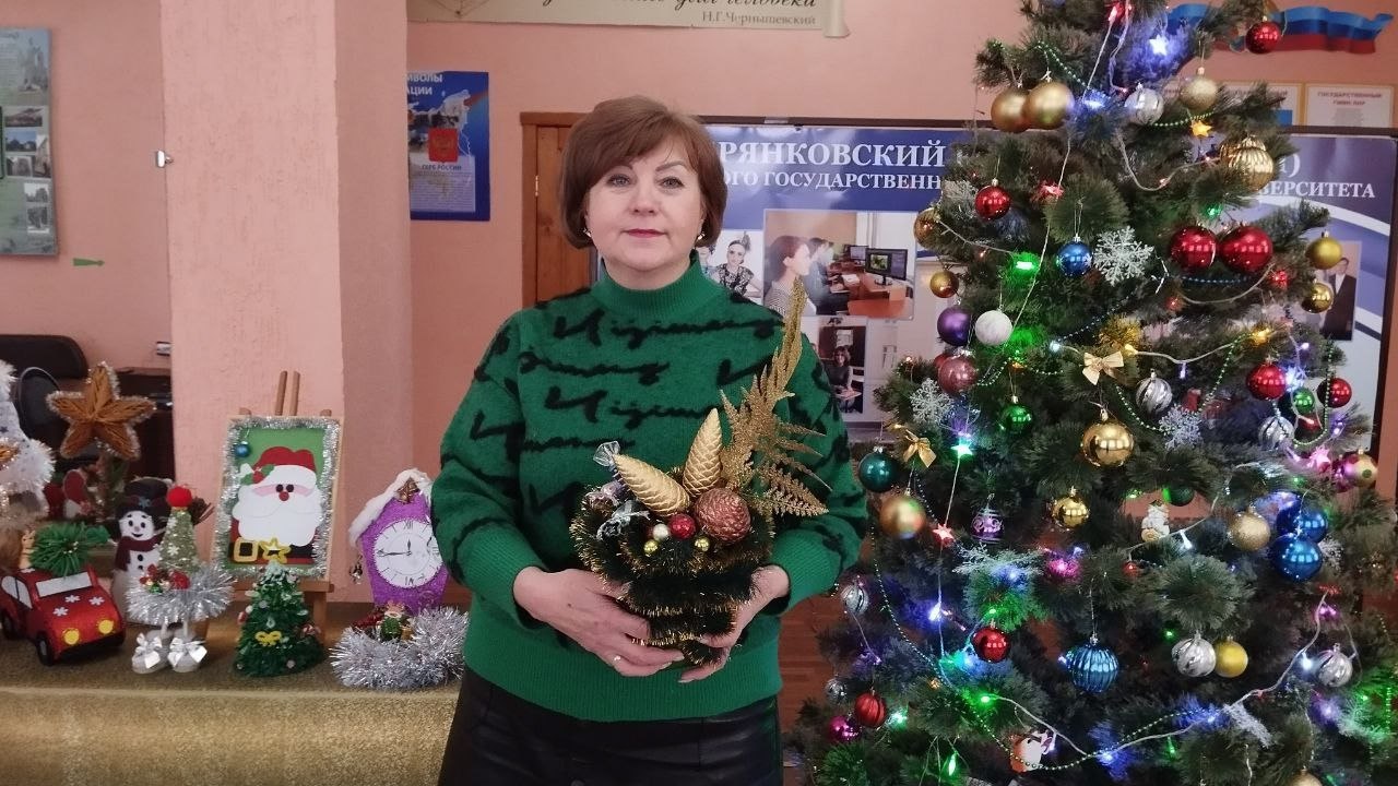 В Брянковском колледже ЛГПУ прошла волшебная акция ко Дню дарения ёлочных шаров В Брянковском колледже ЛГПУ прошла волшебная акция ко Дню дарения ёлочных шаров