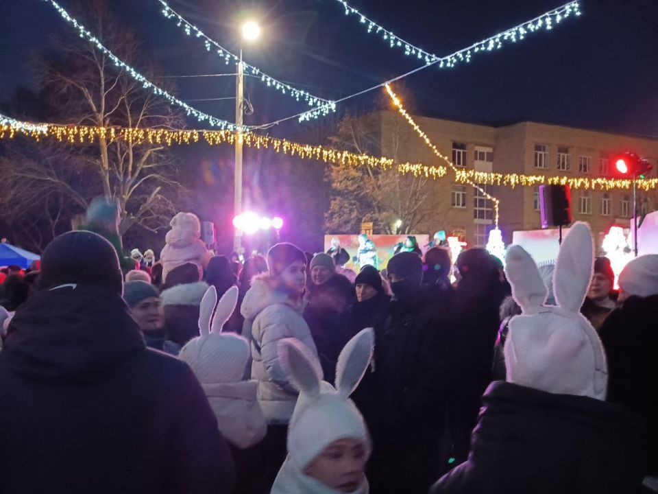 Сегодня в городском округе город Ровеньки состоялось открытие городской Новогодней елки! Сегодня в городском округе город Ровеньки состоялось открытие городской Новогодней елки!