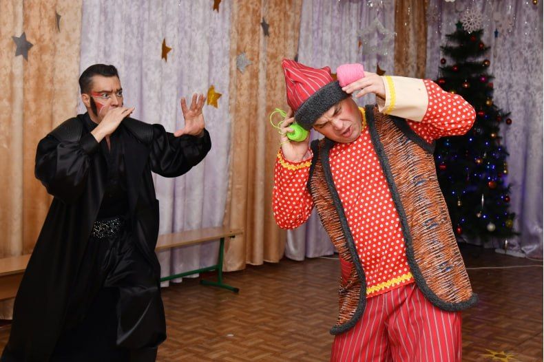 Новогоднее представление от красноярских артистов пришло и в Червонопартизанск Новогоднее представление от красноярских артистов пришло и в Червонопартизанск