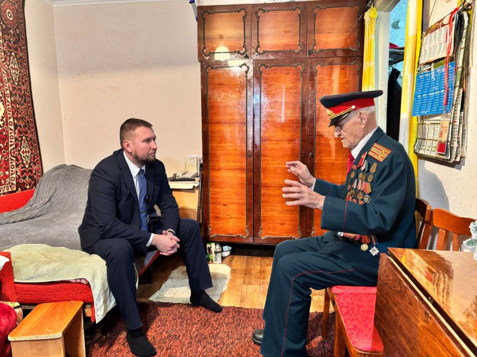 В ЛНР стартовала акция «С Новым годом, ветеран!» В ЛНР стартовала акция «С Новым годом, ветеран!»