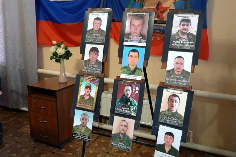Аллеи памяти Свердловского муниципалитета: Памятные стенды Аллеи памяти Свердловского муниципалитета: Памятные стенды