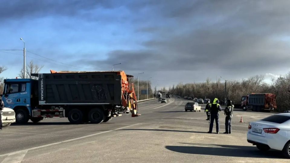 Часть трассы из ЛНР в Ростовскую область перекрыта после атаки по Новошахтинску