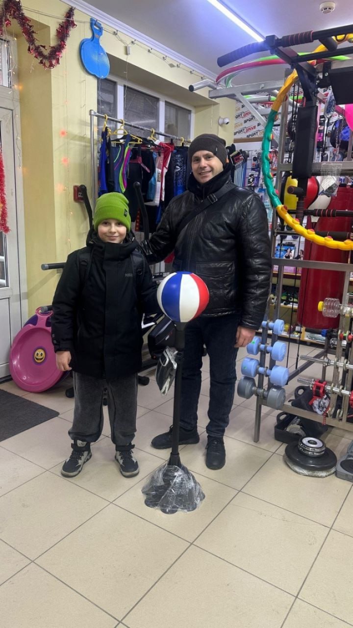 В Свердловске первые мечтатели получили свои подарки в рамках акции «Ёлка желаний» В Свердловске первые мечтатели получили свои подарки в рамках акции «Ёлка желаний»