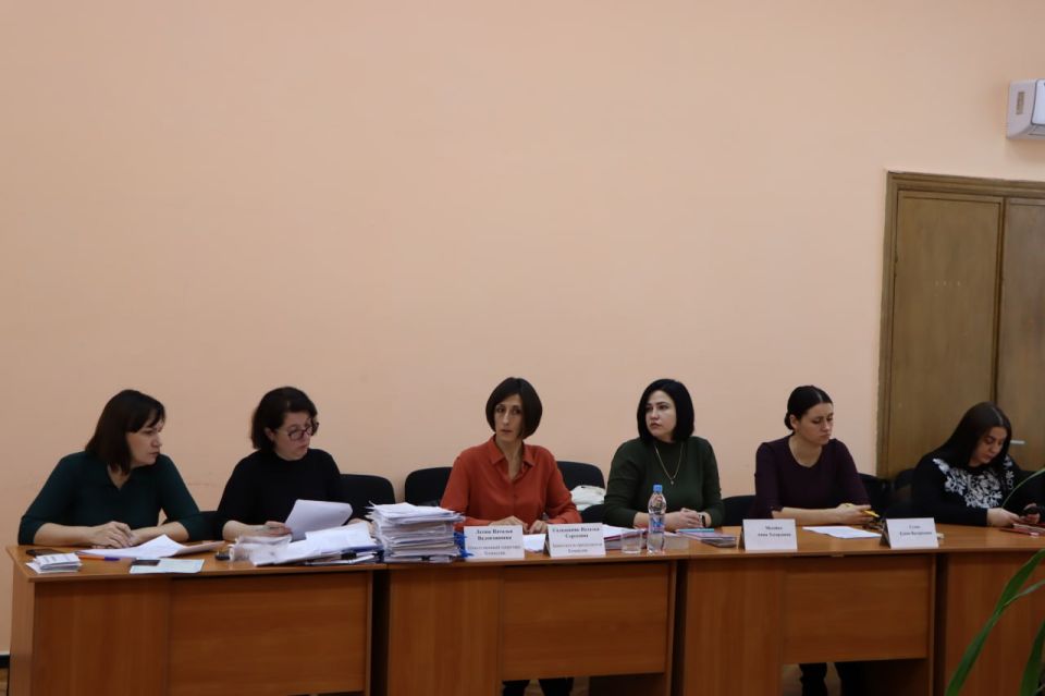 В Лутугинском муниципальном округе состоялось очередное заседание Районной комиссии по делам несовершеннолетних и защите их прав В Лутугинском муниципальном округе состоялось очередное заседание Районной комиссии по делам несовершеннолетних и защите их прав