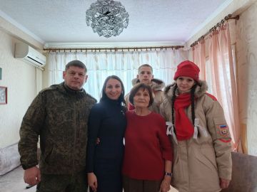 Поздравления с наступающим Новым годом от Юнармейцев Брянковской специализированной школы №1: дарим тепло ветеранам!