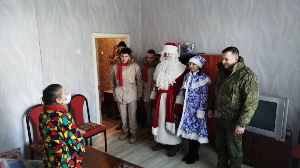 Поздравления с наступающим Новым годом от Юнармейцев Брянковской специализированной школы №1: дарим тепло ветеранам! Поздравления с наступающим Новым годом от Юнармейцев Брянковской специализированной школы №1: дарим тепло ветеранам!