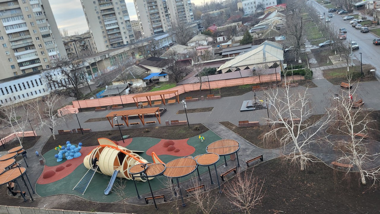 В Краснодоне, в канун новогодних праздников, состоялось торжественное открытие обновлённой аллеи Героев Краснодона, которая превратилась в уютное и современное общественное пространство В Краснодоне, в канун новогодних праздников, состоялось торжественное открытие обновлённой аллеи Героев Краснодона, которая превратилась в уютное и современное общественное пространство