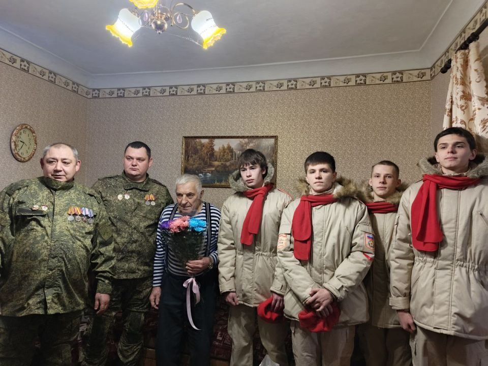 Поздравления с наступающим Новым годом от Юнармейцев Брянковской специализированной школы №1: дарим тепло ветеранам! Поздравления с наступающим Новым годом от Юнармейцев Брянковской специализированной школы №1: дарим тепло ветеранам!