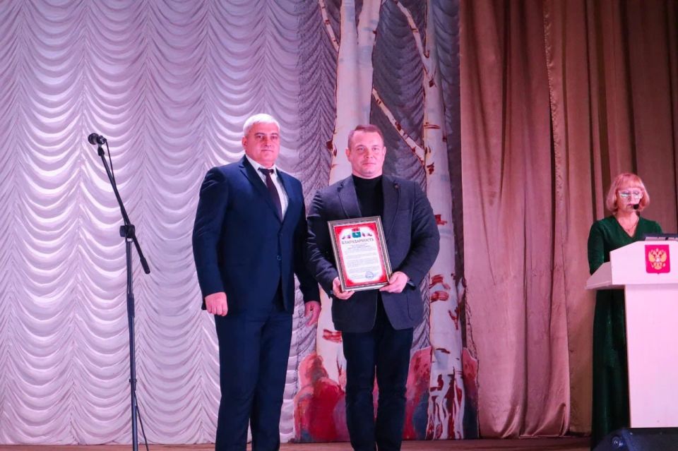 Виталий Коваленко: 24 декабря 2025 года в Беловодском районном доме культуры состоялись торжества, посвящённые чествованию передовиков производства предприятия "Агросфера" по итогам 2025 года - "Здесь хлеба золотистые, поля... Виталий Коваленко: 24 декабря 2025 года в Беловодском районном доме культуры состоялись торжества, посвящённые чествованию передовиков производства предприятия "Агросфера" по итогам 2025 года - "Здесь хлеба золотистые, поля...