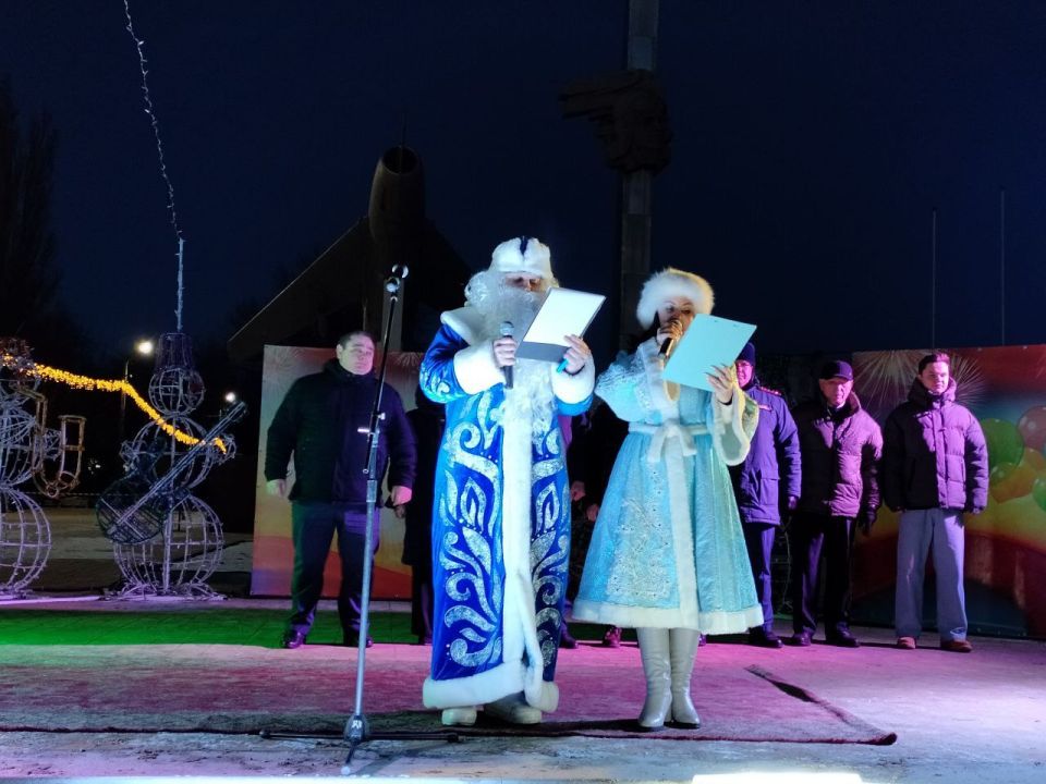Сегодня в городском округе город Ровеньки состоялось открытие городской Новогодней елки! Сегодня в городском округе город Ровеньки состоялось открытие городской Новогодней елки!