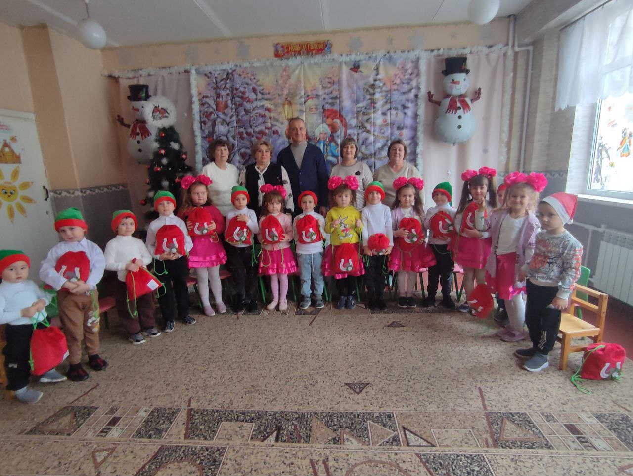 Городищенская школа получила подарки к Новому году от Оренбуржья и старообрядцев России Городищенская школа получила подарки к Новому году от Оренбуржья и старообрядцев России