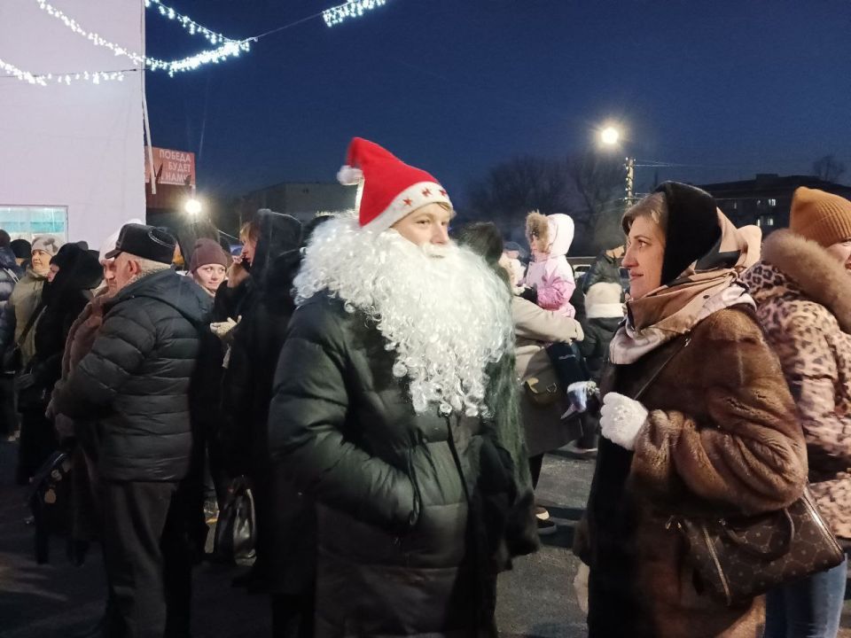 Сегодня в городском округе город Ровеньки состоялось открытие городской Новогодней елки! Сегодня в городском округе город Ровеньки состоялось открытие городской Новогодней елки!