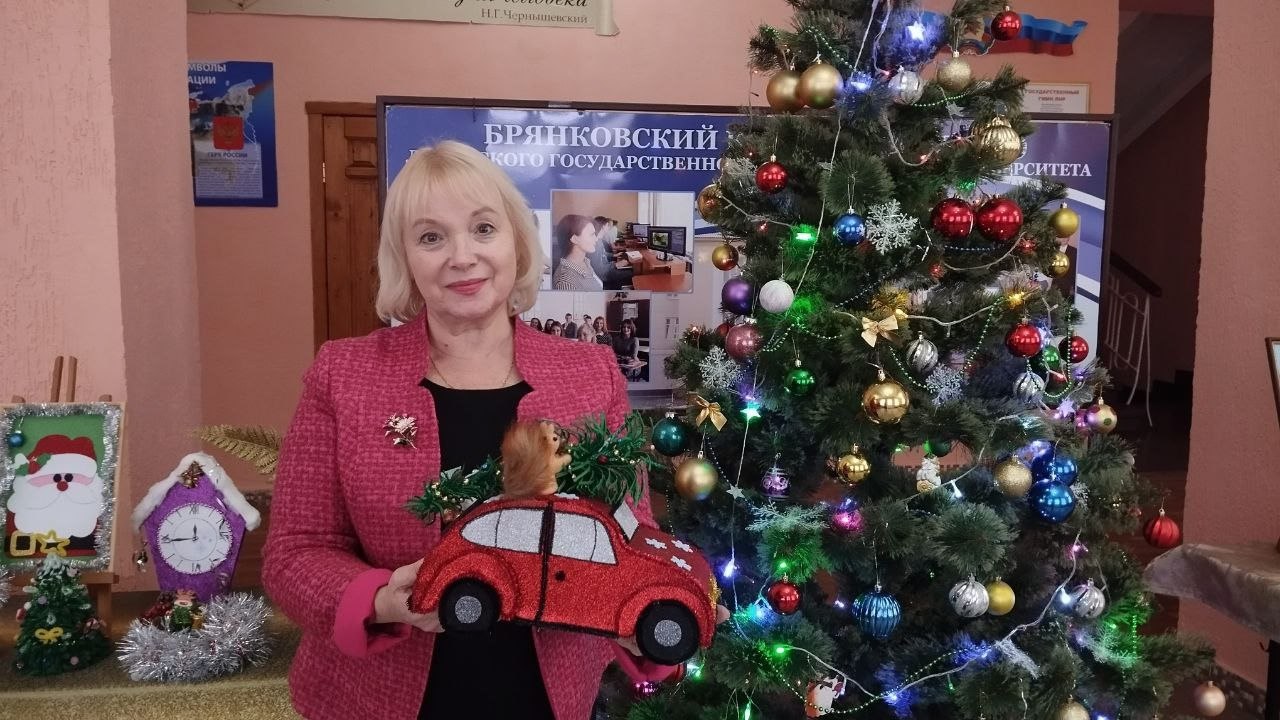 В Брянковском колледже ЛГПУ прошла волшебная акция ко Дню дарения ёлочных шаров