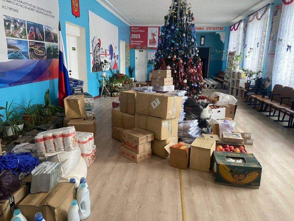 Три детских дома в Стаханове, Червонопартизанске и селе Бирюково Свердловского муниципалитета получили около двух тонн гуманитарной помощи к Новому году Три детских дома в Стаханове, Червонопартизанске и селе Бирюково Свердловского муниципалитета получили около двух тонн гуманитарной помощи к Новому году