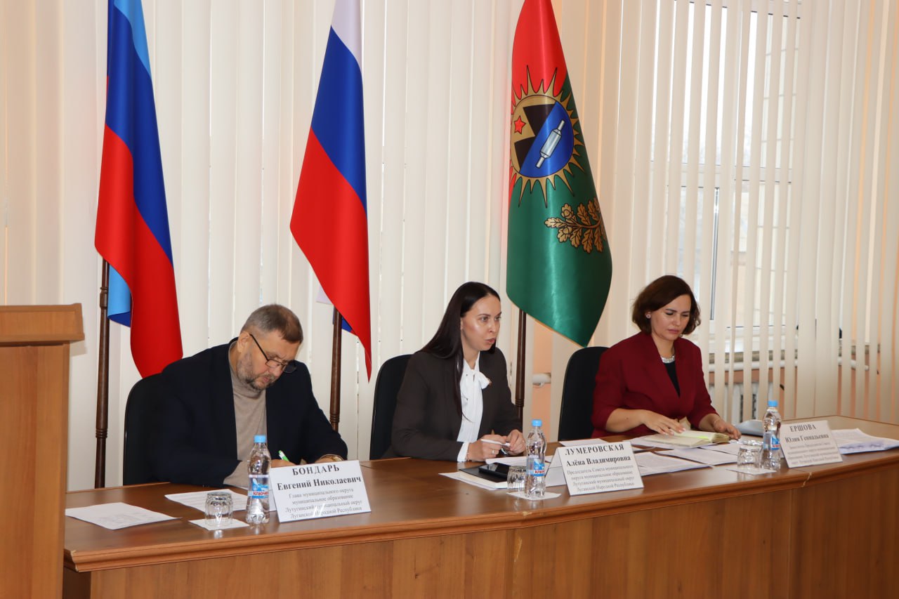 Евгений Бондарь: Принял участие в очередном, 43-м заседании Совета депутатов, центральной темой которого стало принятие бюджета на будущий 2026 год и плановый период 2027-2028 годов