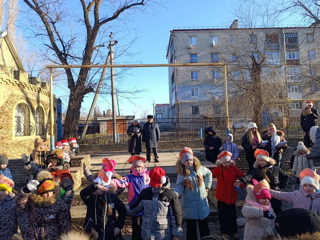 25 декабря в парке культуры и отдыха поселка Краснодон торжественно открыли главную новогоднюю елку 25 декабря в парке культуры и отдыха поселка Краснодон торжественно открыли главную новогоднюю елку