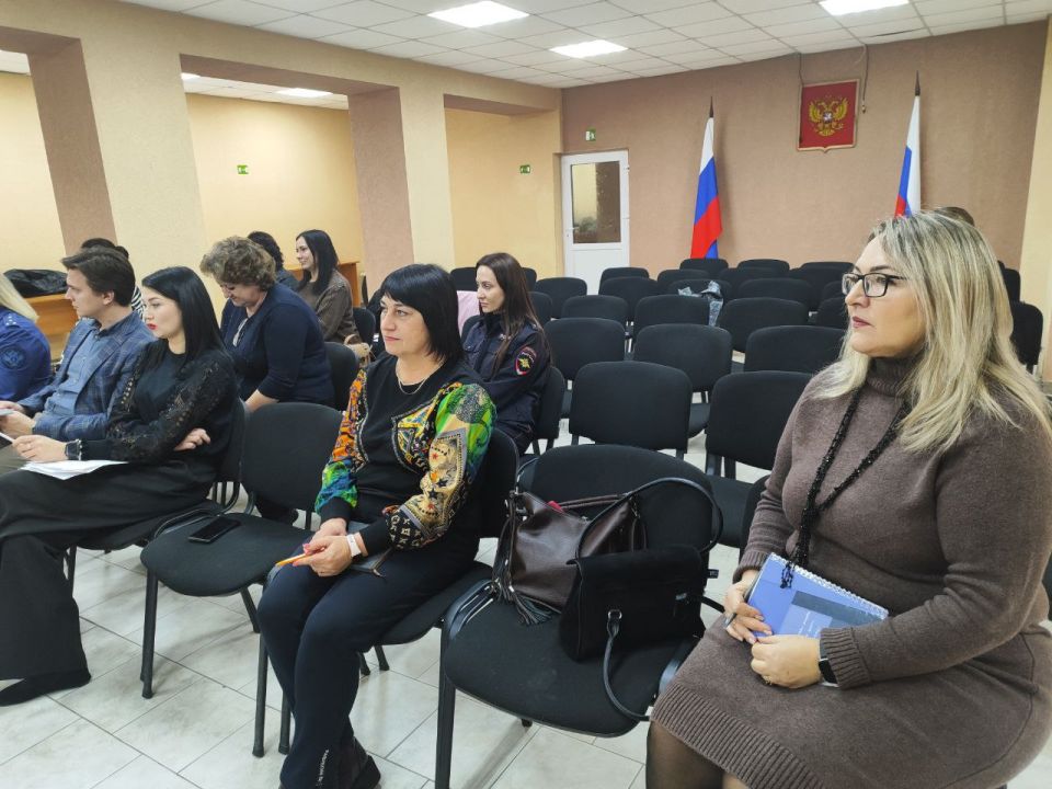 В администрации Беловодского МО прошло заседание комиссии по делам несовершеннолетних и защите их прав, которое провела заместитель главы администрации Наталья Добрицкая В администрации Беловодского МО прошло заседание комиссии по делам несовершеннолетних и защите их прав, которое провела заместитель главы администрации Наталья Добрицкая