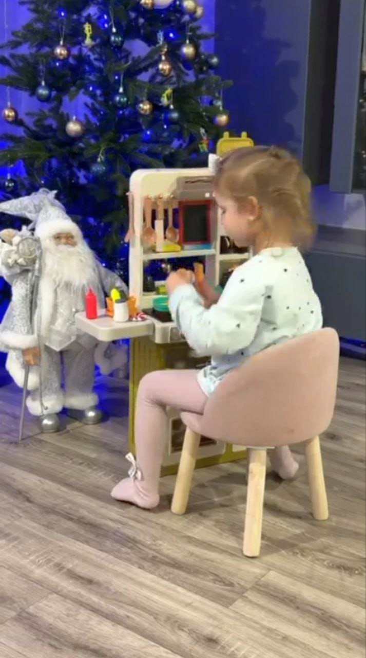 В Свердловске первые мечтатели получили свои подарки в рамках акции «Ёлка желаний» В Свердловске первые мечтатели получили свои подарки в рамках акции «Ёлка желаний»